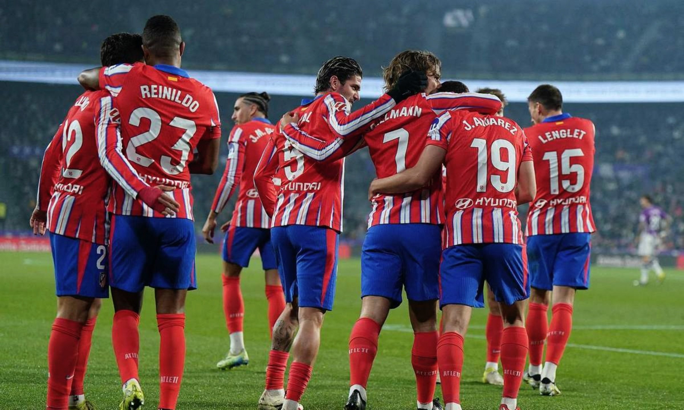 欧冠赛后走向成谜，法兰克福防线松动，震撼外界，纪律约束更严格(漫步法兰克福)