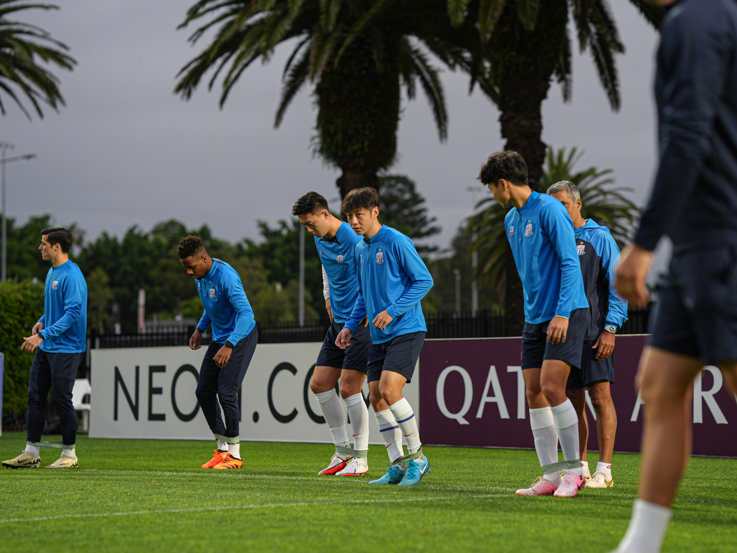 荷甲赛程吃紧，拉齐奥关键时刻战术微调，质疑声仍在，年轻球员得到机会 