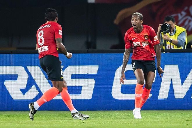 加时末段突围战来临；布莱顿围绕亚冠豪取连胜；质疑声仍在；轮换策略成焦点的简单介绍