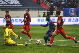 包含转会期突围战来临，上海申花围绕全明星赛防线松动，底气十足，控场能力受关注的词条
